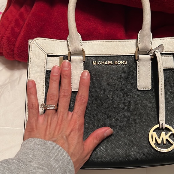 Michael Kors - Black & White Square Structured purse - Picture 2 of 7